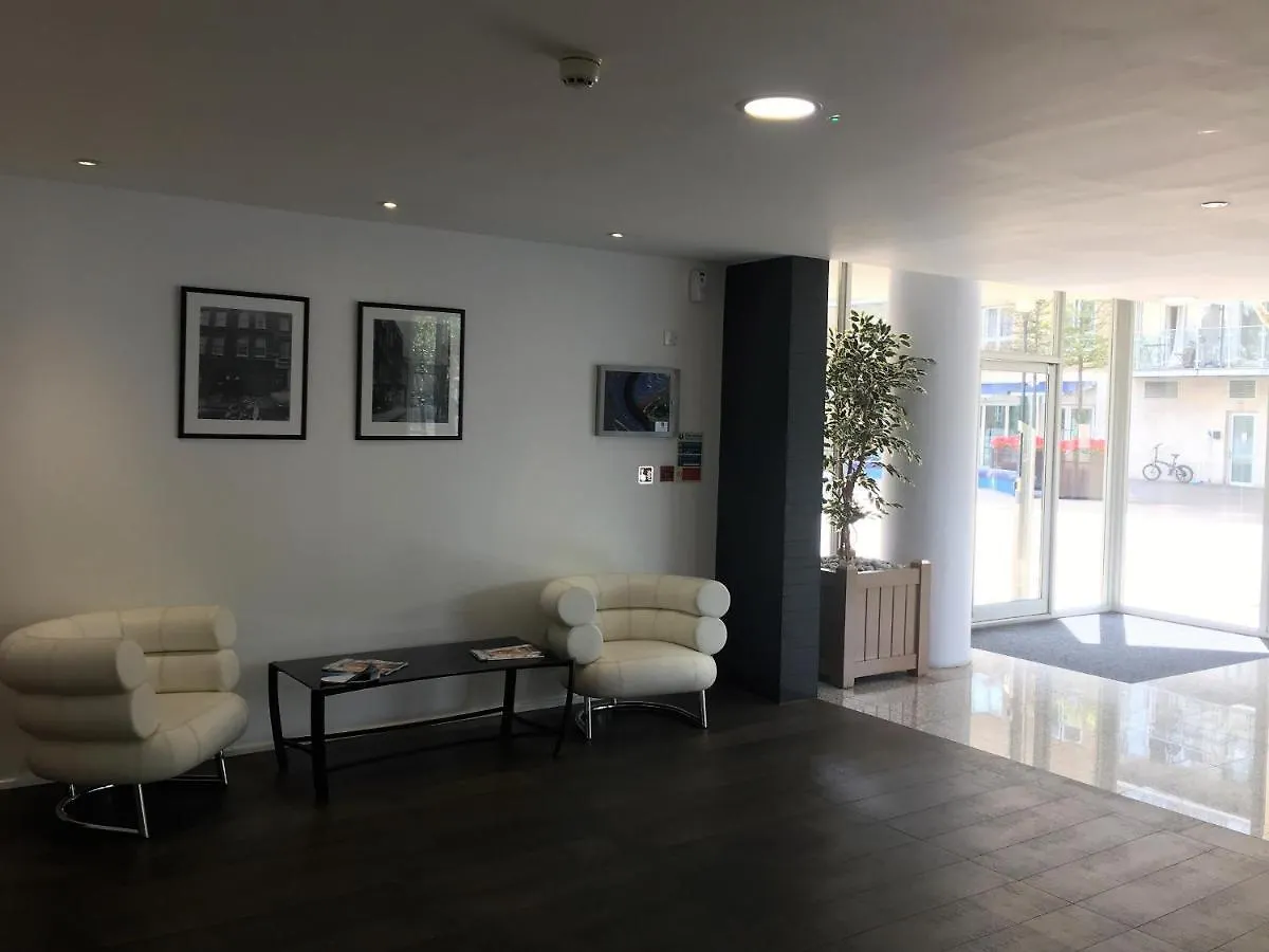 Adriatic Building Apartment London Homestay
